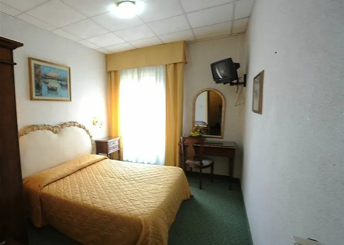 Kinzica Hotel 3*